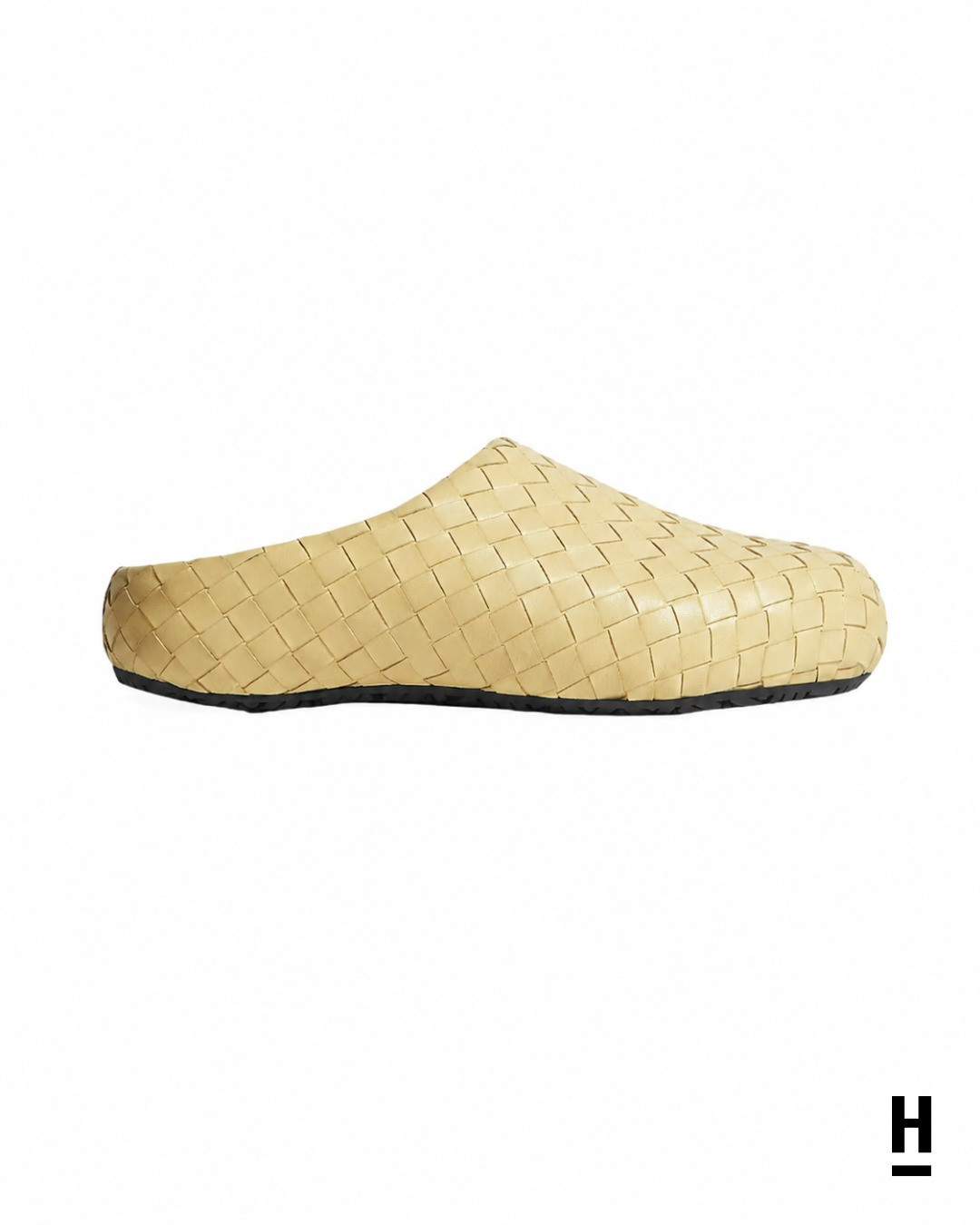 Плетёная обувь Bottega Veneta крупным планом